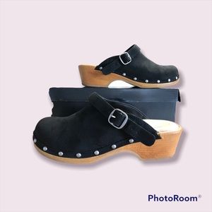 Women’s Cogs With Heel Straps sz 8